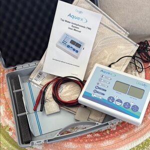Que Tap Water Iontophoresis System - White